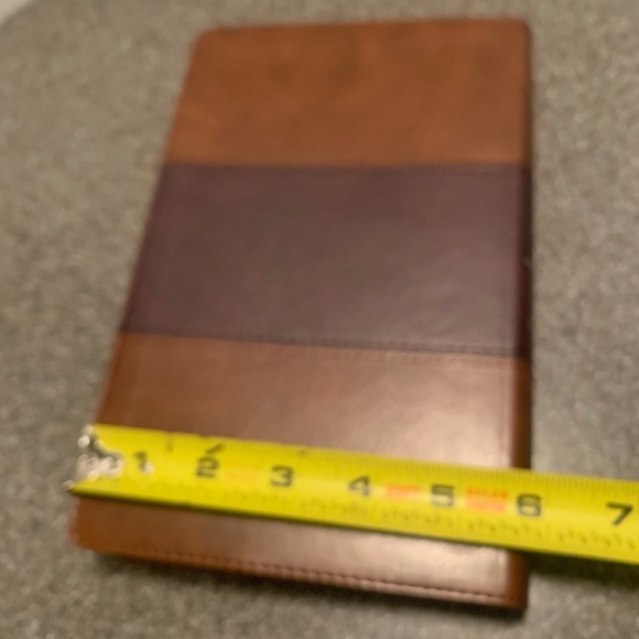 Holman Authorized King James Reference Bible: Beautiful Two Tone Brown Leather - Picture 9 of 9